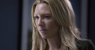 Stephanie : photo, Anna Torv