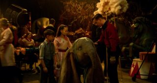 Dumbo : photo, Colin Farrell, Finley Hobbins, Nico Parker
