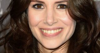 Louise Monot : Photo officielle