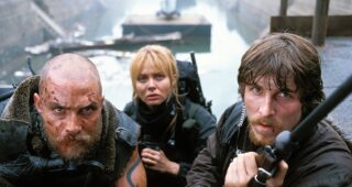 Le Règne du feu : photo, Christian Bale, Matthew McConaughey, Izabella Scorupco