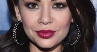 Janel Parrish : Photo officielle