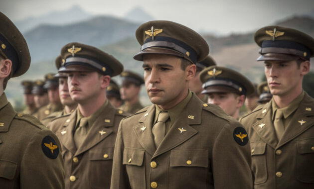 Catch-22 : photo, Christopher Abbott