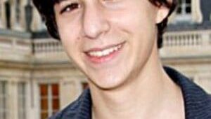 Ben Attal : Photo officielle