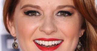 Sarah Drew : Photo officielle
