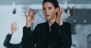 Traîné sur le bitume : photo, Jennifer Carpenter