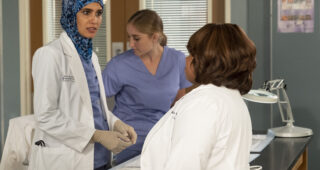 Grey's Anatomy Saison 16 : photo, Chandra Wilson, Sophia Taylor Ali