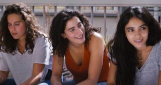 Tu mérites un amour : Photo Mouna Soualem, Lina Soualem, Hafsia Herzi