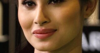 Mouni Roy : Photo officielle