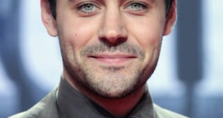 Liam Garrigan : Photo officielle
