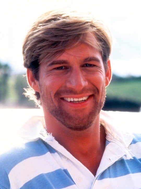 Simon MacCorkindale : Photo officielle