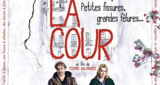 Dans la cour : Affiche officielle