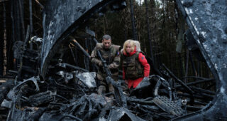 La Guerre des mondes Season 1 : photo, Léa Drucker, Adel Bencherif, La Guerre des mondes