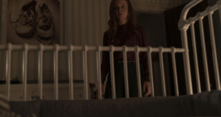 Servant Season 1 : photo, Servant, Lauren Ambrose