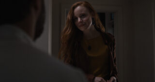 Servant Season 1 : photo, Servant, Lauren Ambrose