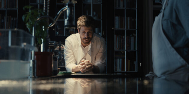 photo, Servant, Toby Kebbell