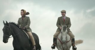 The Crown saison 3 : Photo Olivia Colman, John Hollingworth