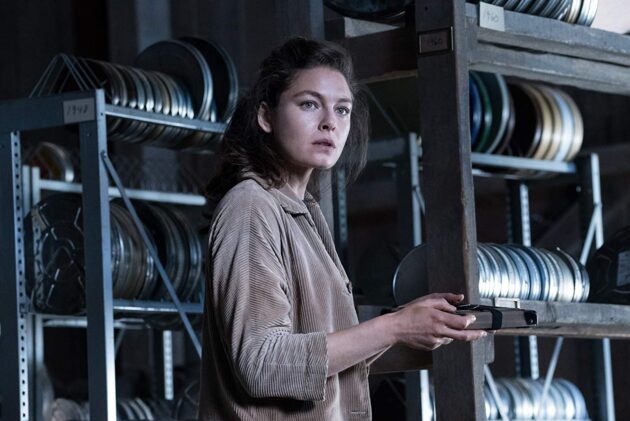 photo, Alexa Davalos