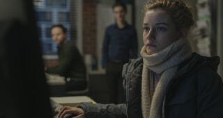 The Assistant : Photo Julia Garner