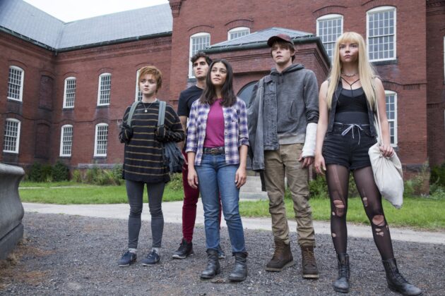 photo, Blu Hunt, Maisie Williams, Anya Taylor-Joy, Henry Zaga, Charlie Heaton