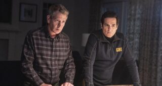 The Outsider : photo, Ben Mendelsohn, Yul Vazquez