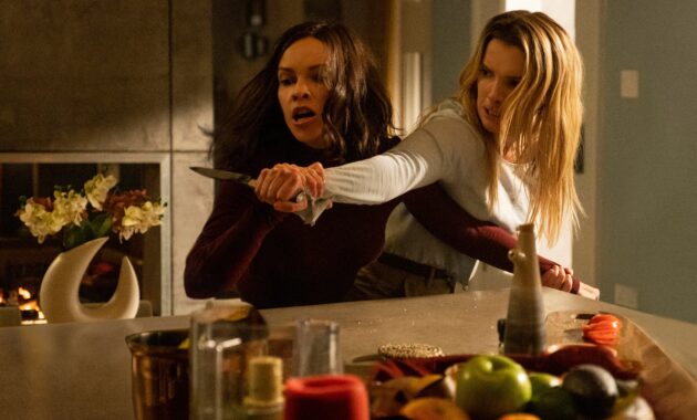 The Hunt : Photo Hilary Swank, Betty Gilpin