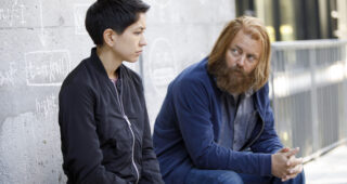 Devs : Photo Sonoya Mizuno, Nick Offerman