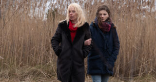 Lost Girls : photo, Amy Ryan, Thomasin McKenzie
