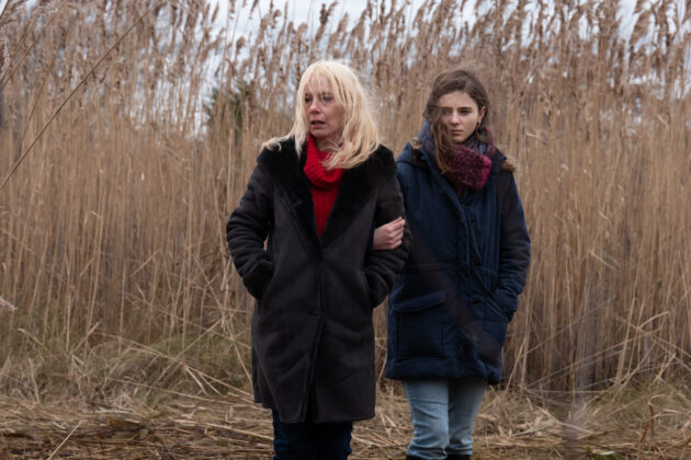 photo, Amy Ryan, Thomasin McKenzie