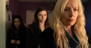 Lost Girls : photo, Amy Ryan,, Thomasin McKenzie