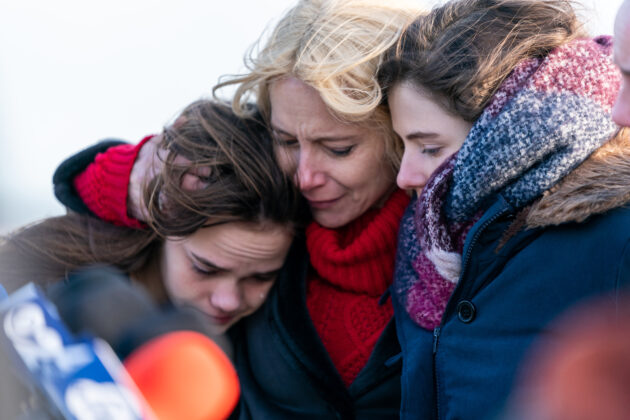 photo, Amy Ryan, Thomasin McKenzie, Miriam Shor