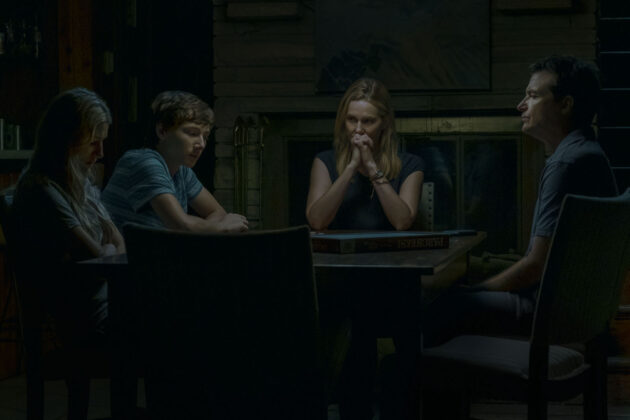 Photo Sofia Hublitz, Skylar Gaertner, Laura Linney, Jason Bateman