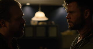 Tyler Rake : photo, David Harbour, Chris Hemsworth
