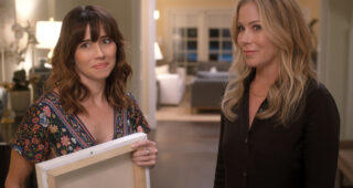 Dead to Me : Photo Linda Cardellini, Christina Applegate