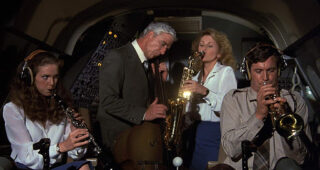 Y a-t-il un pilote dans l'avion ? : photo, Leslie Nielsen