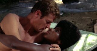 Vivre et laisser mourir : photo, Roger Moore, Gloria Hendry