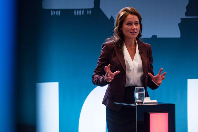 photo, Sidse Babett Knudsen