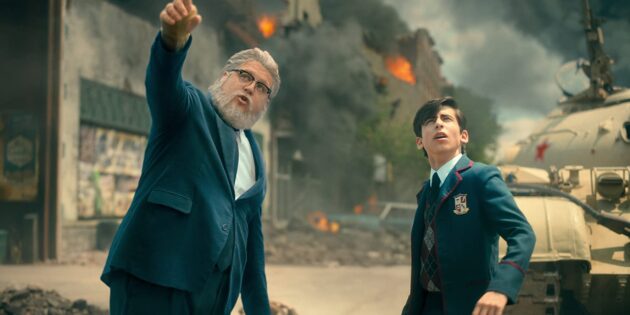 Umbrella Academy : Photo Cameron Britton, Aidan Gallagher