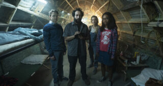 Utopia : Photo Dan Byrd, Desmin Borges, Jessica Rothe, Ashleigh LaThrop