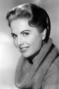 Martha Hyer : Photo officielle