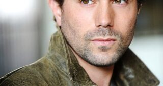 Micah Sloat : Photo officielle