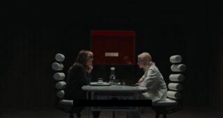 Possessor : photo, Jennifer Jason Leigh, Andrea Riseborough