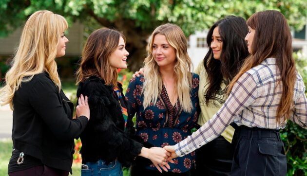 photo, Ashley Benson, Lucy Hale, Sasha Pieterse, Shay Mitchell, Troian Bellisario