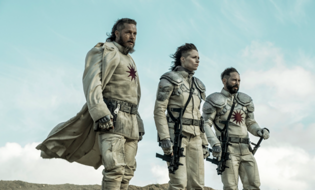 Raised by Wolves : photo, Travis Fimmel, Niamh Algar, Matias Varela