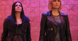 The 100 : photo, Eliza Taylor, Marie Avgeropoulos