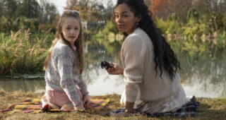 The Haunting of Bly Manor : photo, Amelie Bea Smith, Tahirah Sharif