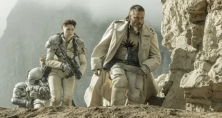 Raised by Wolves : photo, Travis Fimmel, Niamh Algar
