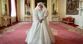 The Crown : Photo Emma Corrin
