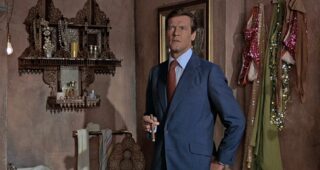 L'Homme au pistolet d'or : photo, Roger Moore