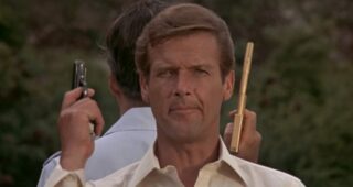 L'Homme au pistolet d'or : photo, Roger Moore
