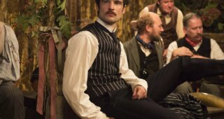 Loin de la foule déchaînée : Photo Tom Sturridge